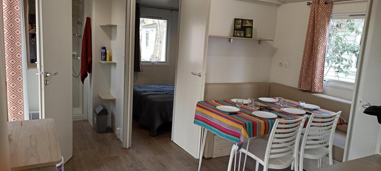 Camping Paradis Bellerive Montfrin Exteriér fotografie