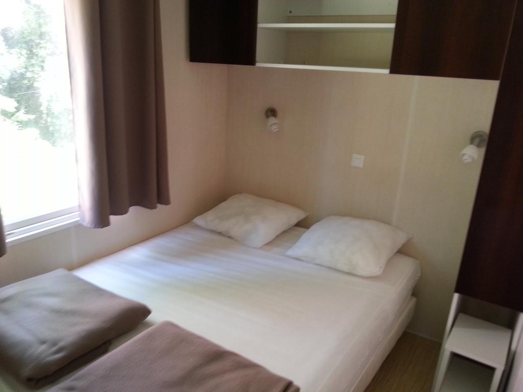 Camping Paradis Bellerive Montfrin Pokoj fotografie