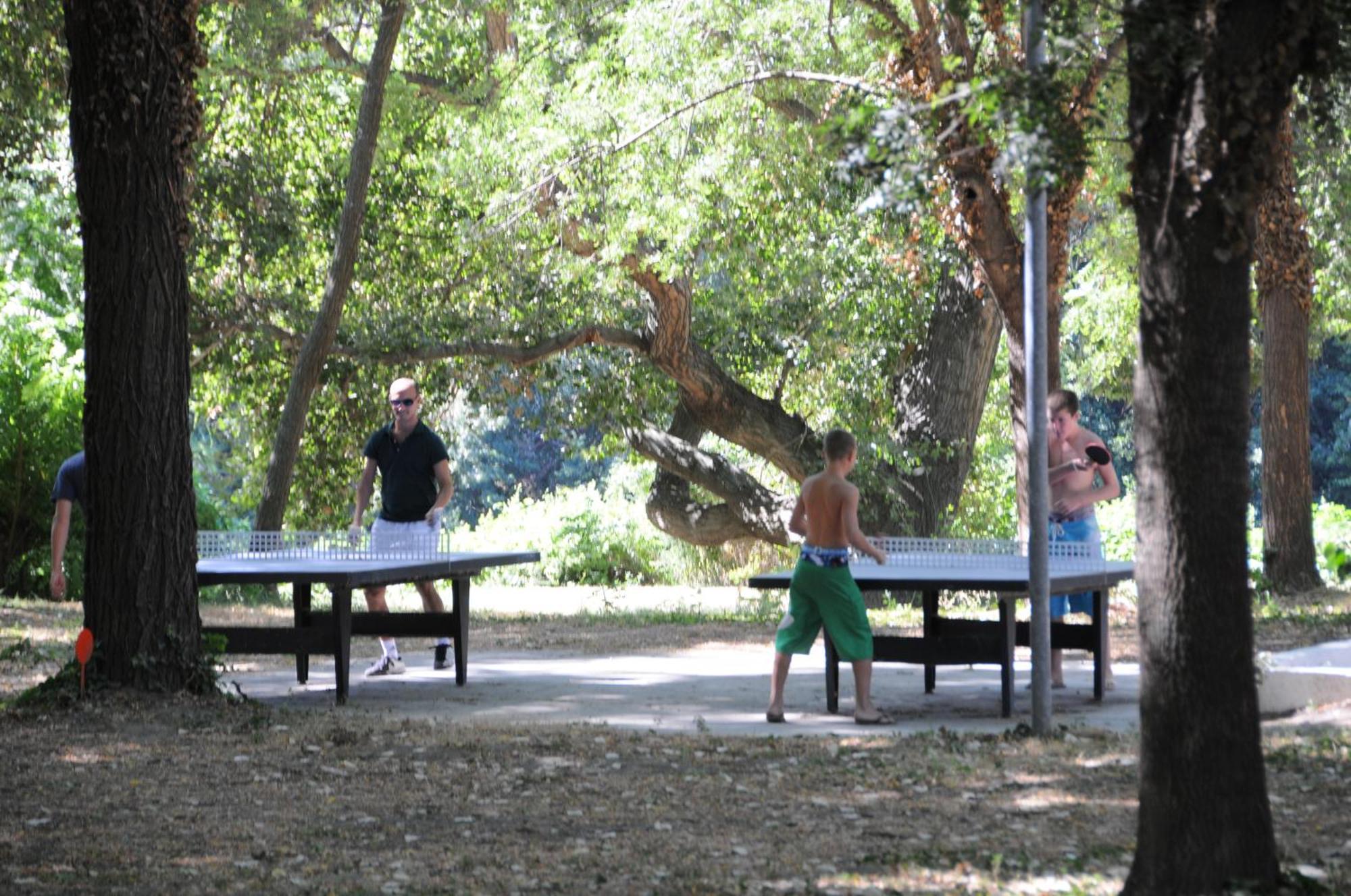 Camping Paradis Bellerive Montfrin Exteriér fotografie