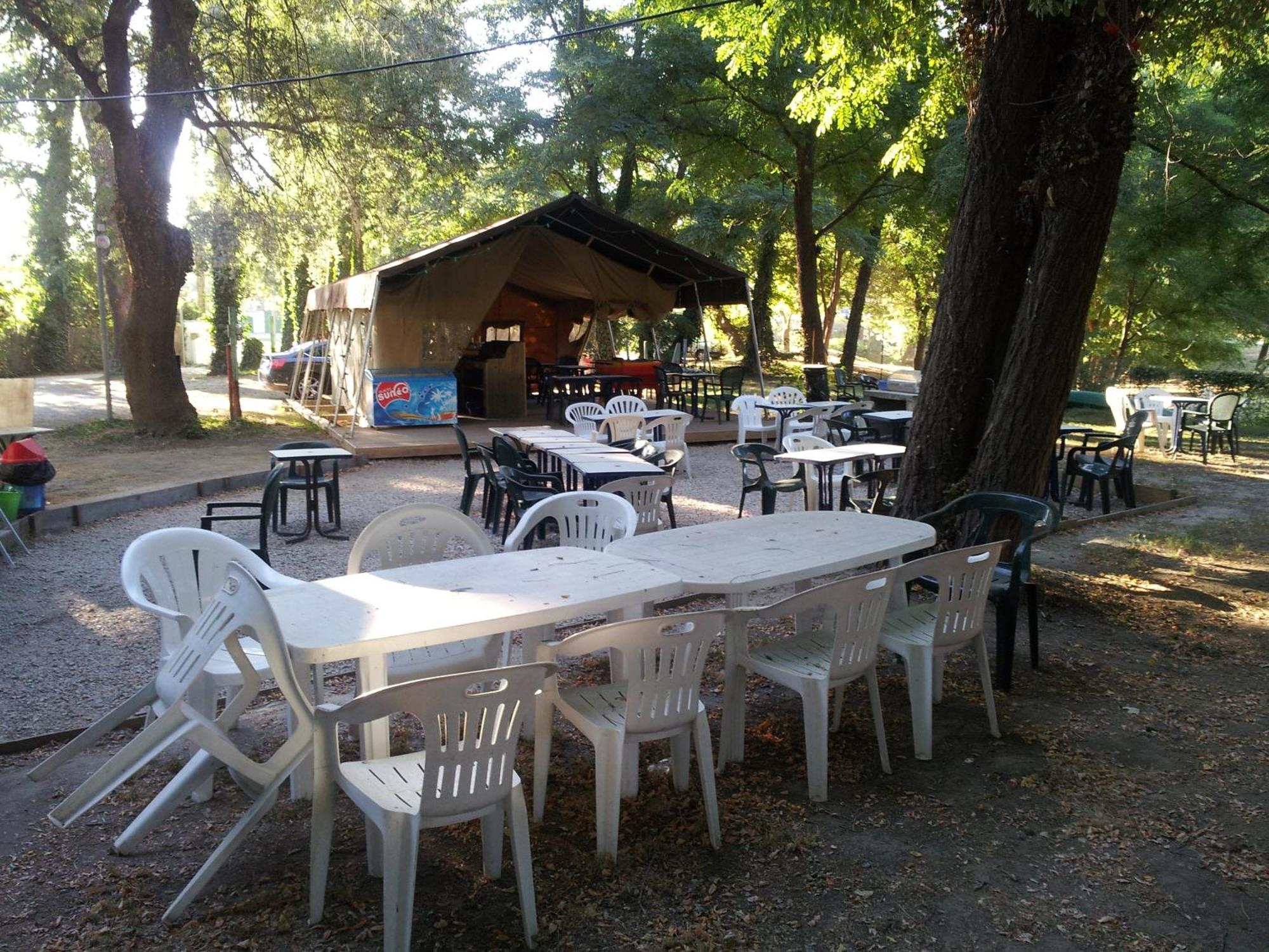 Camping Paradis Bellerive Montfrin Exteriér fotografie