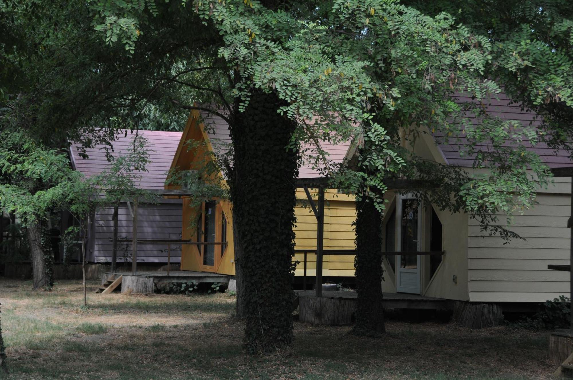 Camping Paradis Bellerive Montfrin Exteriér fotografie