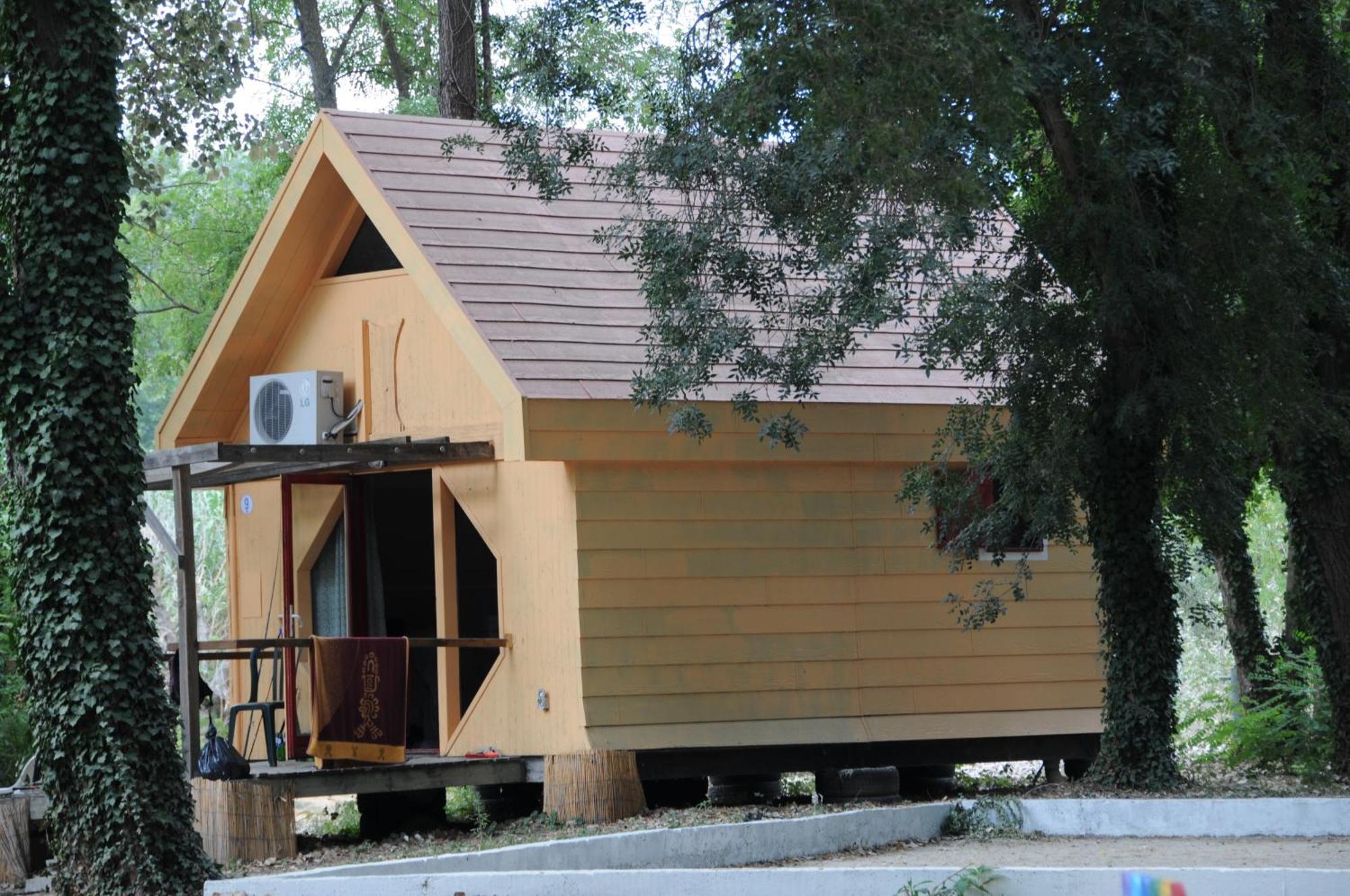 Camping Paradis Bellerive Montfrin Exteriér fotografie